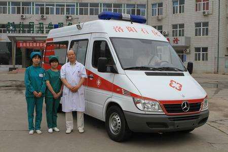 車(chē)禍期間，救護(hù)車(chē)及時(shí)出現(xiàn)能救人于危難